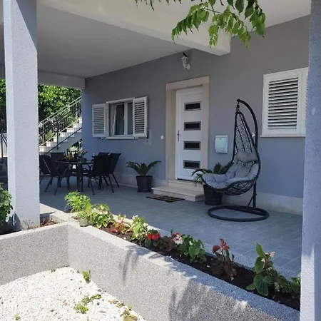 Mihe Apartment Orebic